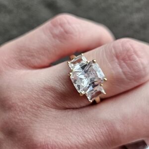 Elegant Gold Women's Ring